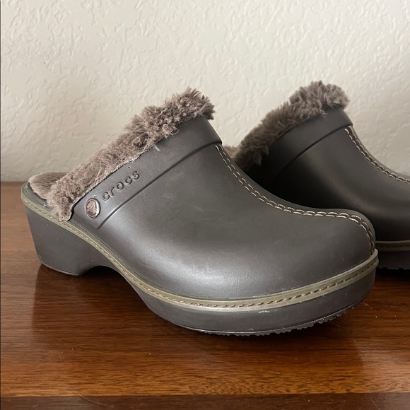 Crocs Women's Size 8 Cobbler Eva Faux Fur Lined Clogs Platform Taupe - Picture 3 of 10